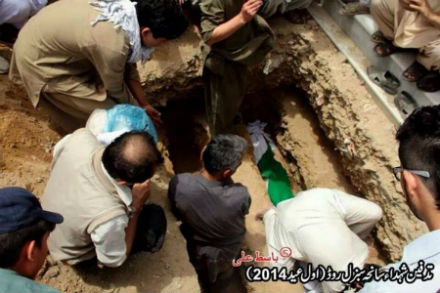 2-hazaras-killed-EidFit-July292014-burial