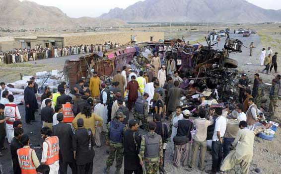 bus-attack-hazarganji-june282012-300